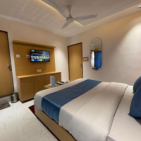 Hotel Phoniex アーメダバード エクステリア 写真