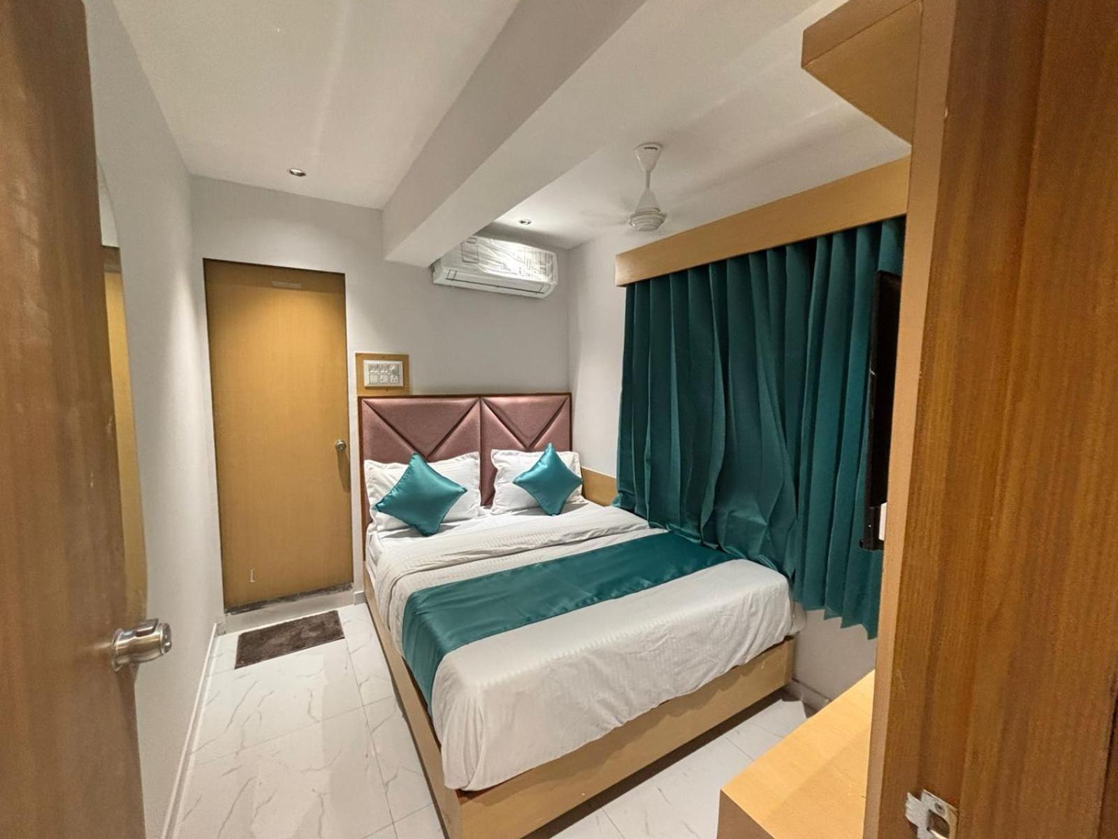 Hotel Phoniex アーメダバード エクステリア 写真