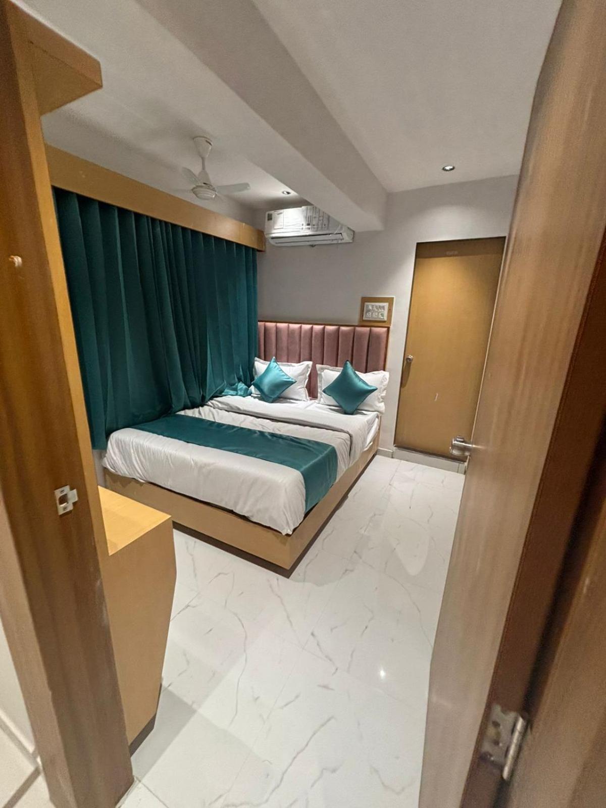 Hotel Phoniex アーメダバード エクステリア 写真