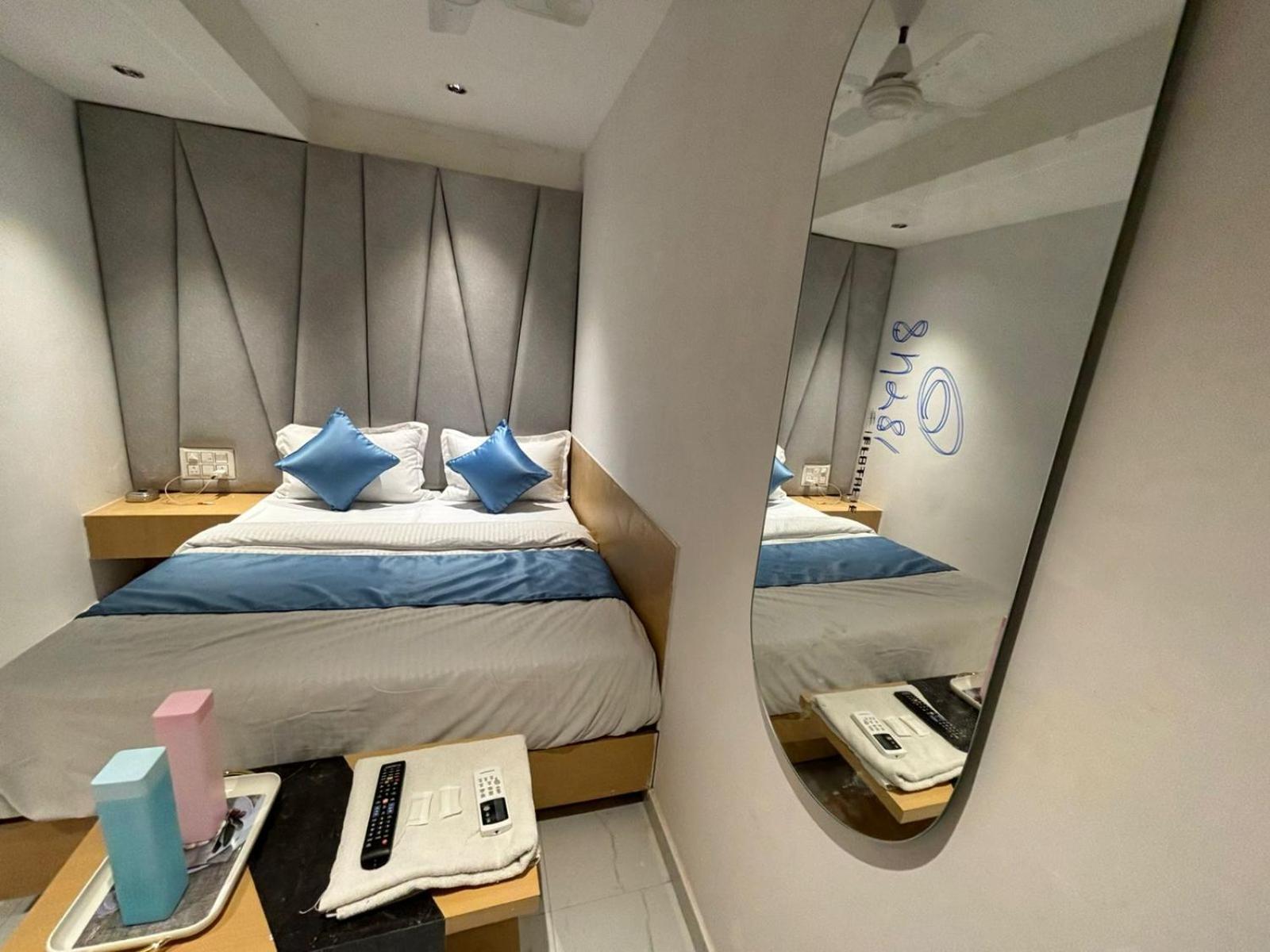Hotel Phoniex アーメダバード エクステリア 写真