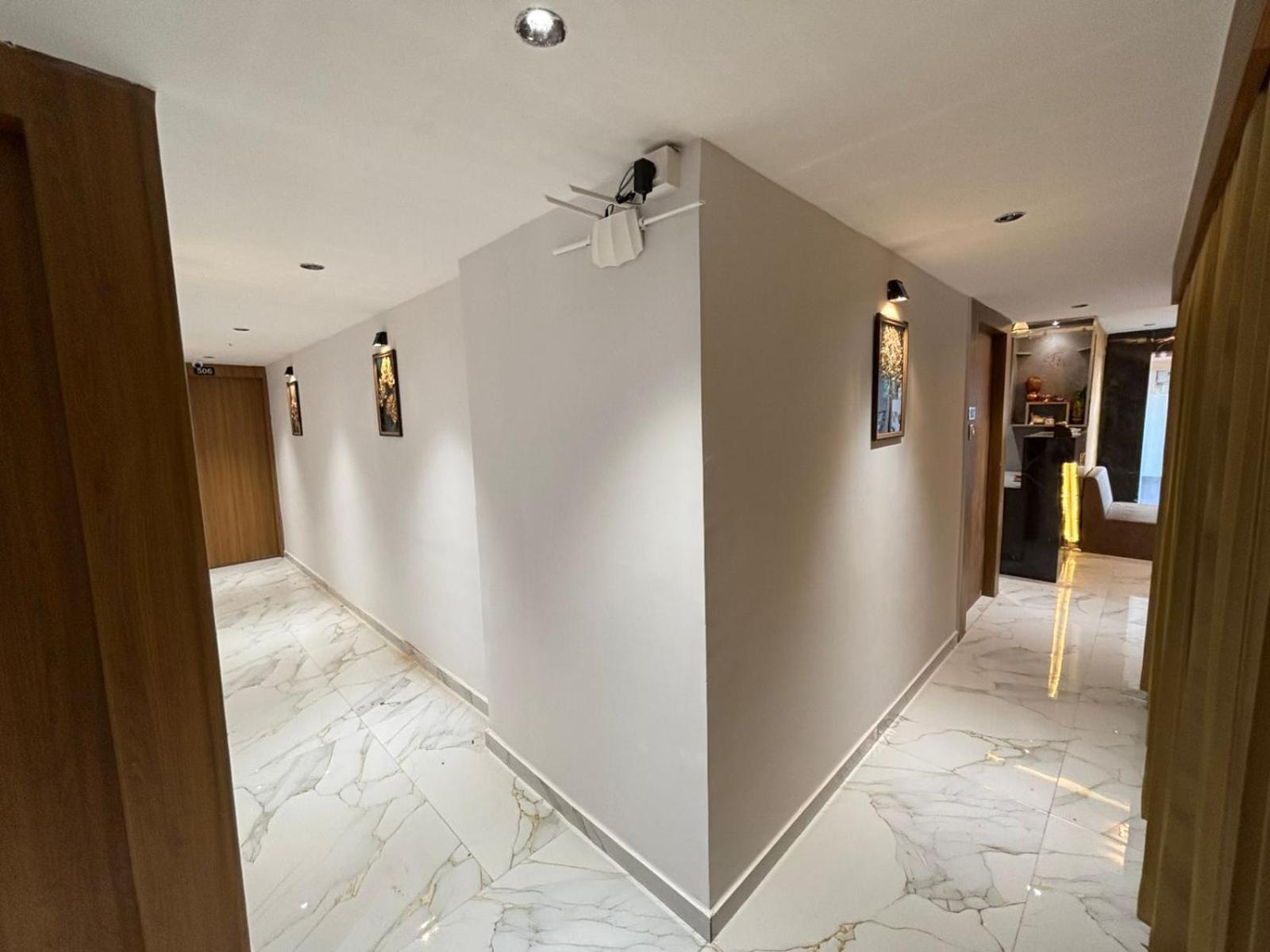Hotel Phoniex アーメダバード エクステリア 写真