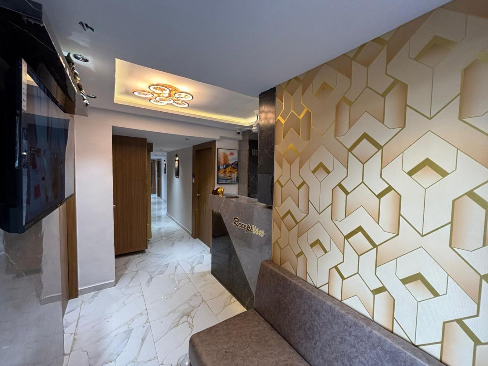 Hotel Phoniex アーメダバード エクステリア 写真