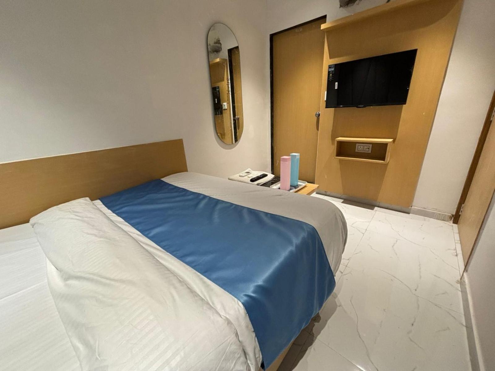 Hotel Phoniex アーメダバード エクステリア 写真