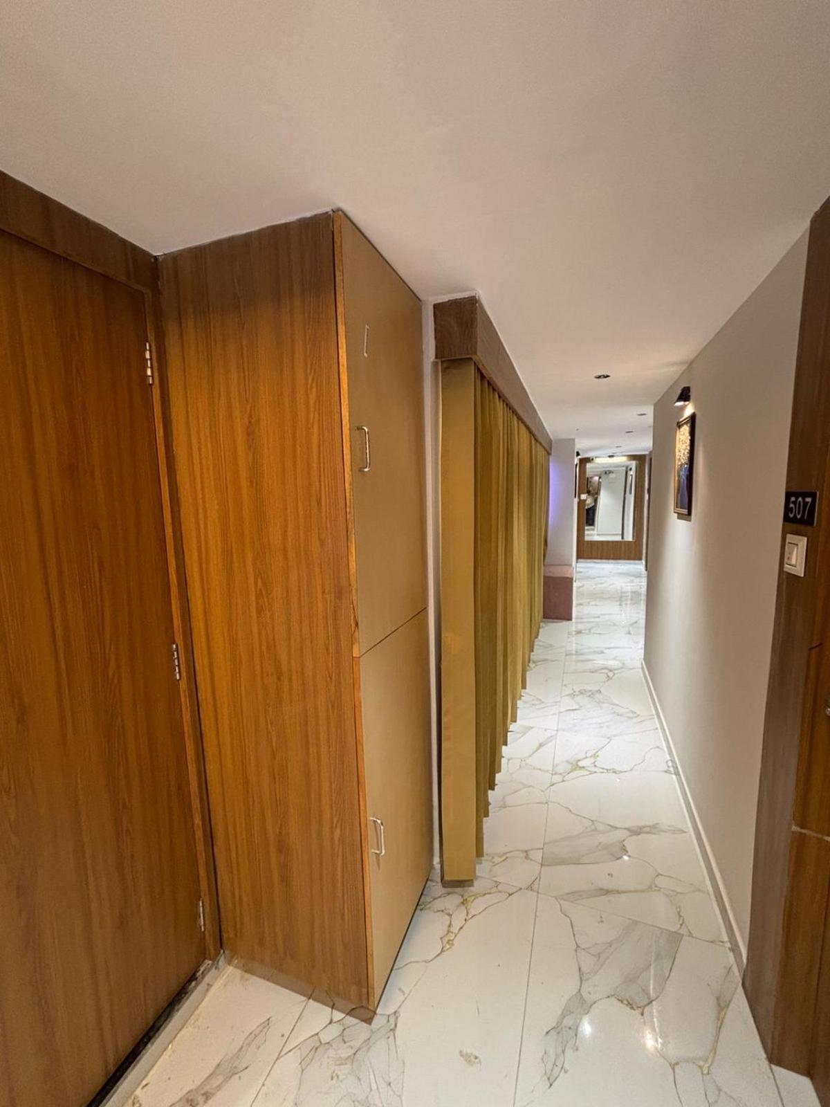 Hotel Phoniex アーメダバード エクステリア 写真