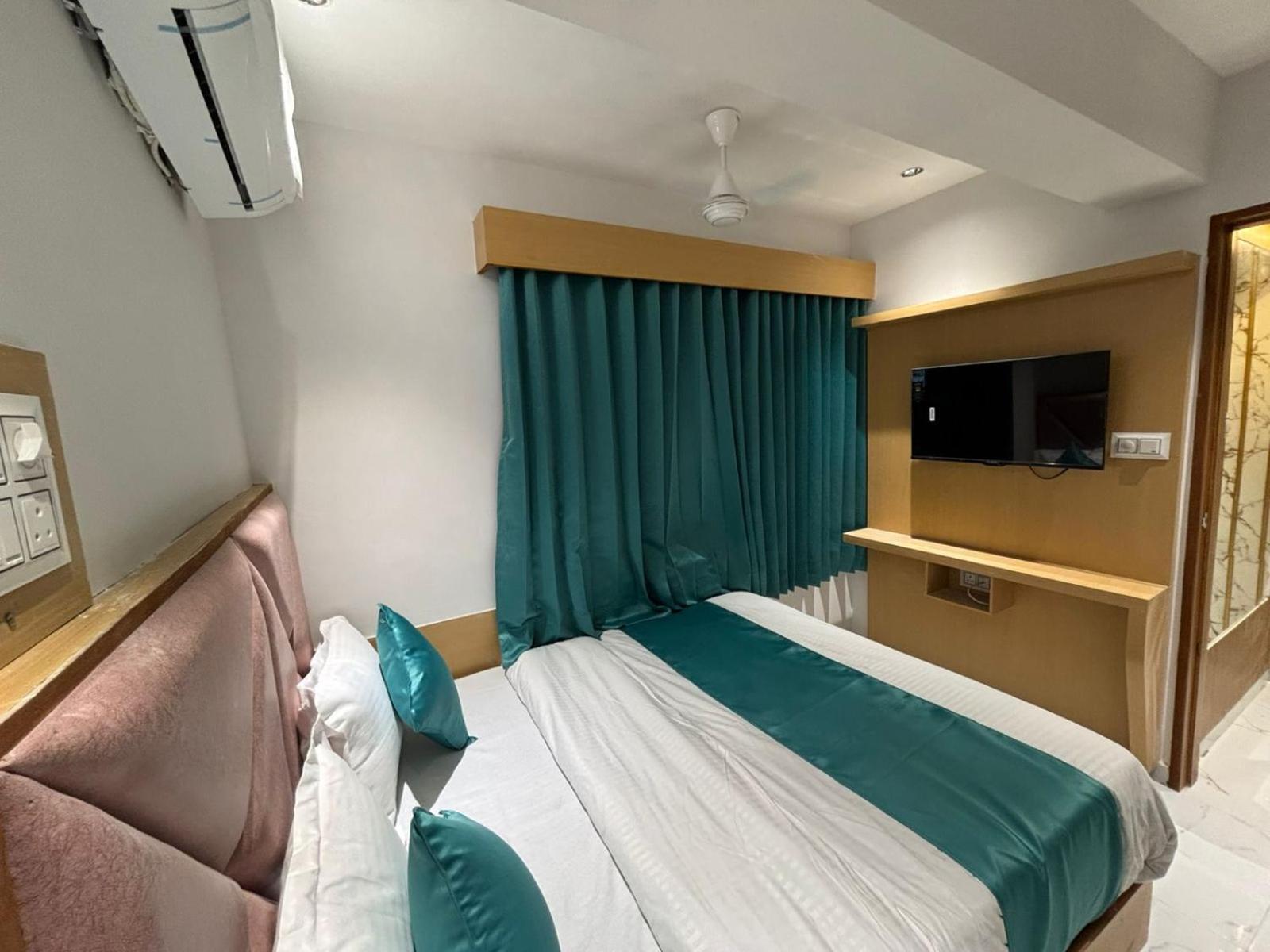 Hotel Phoniex アーメダバード エクステリア 写真