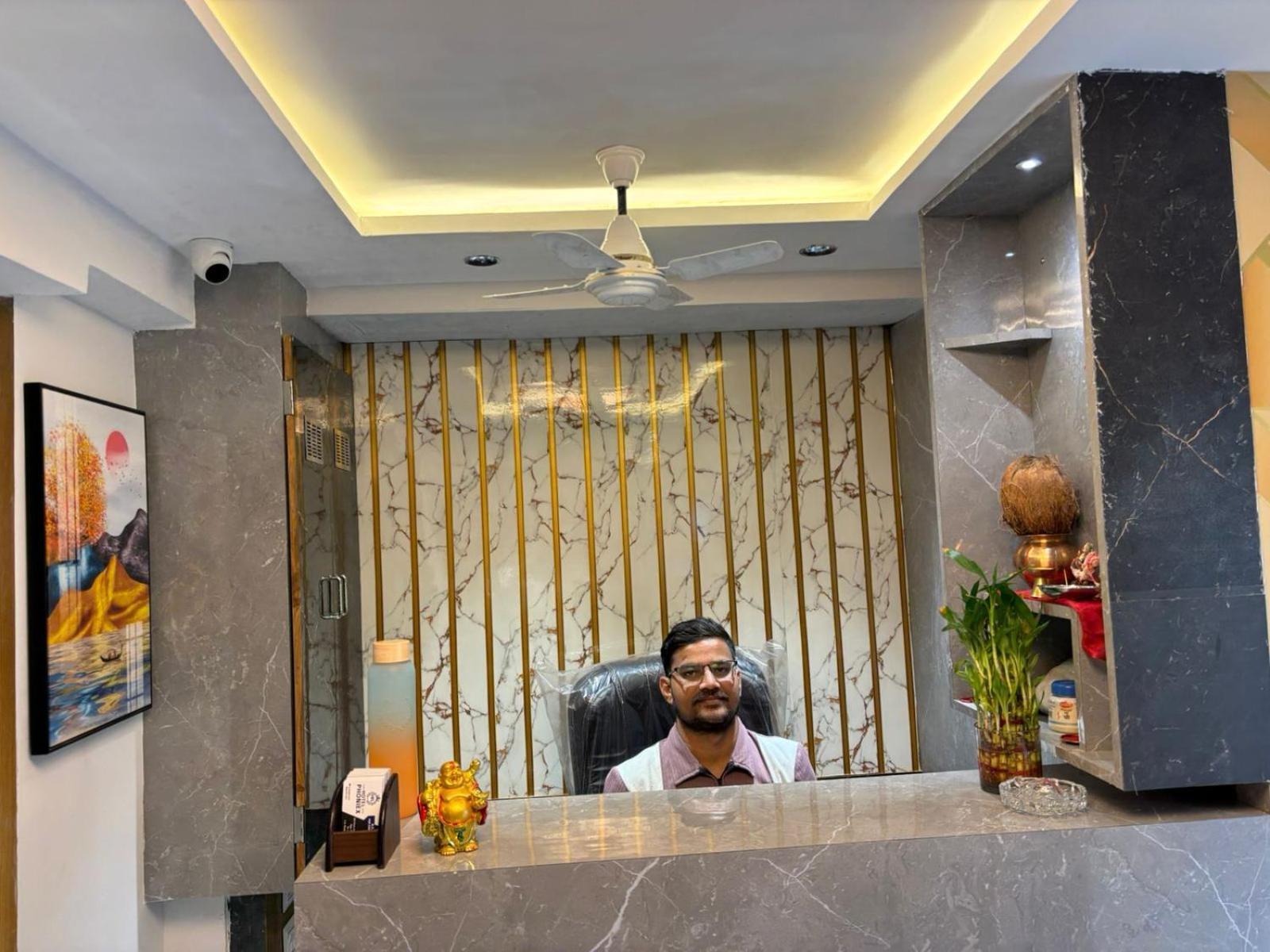 Hotel Phoniex アーメダバード エクステリア 写真